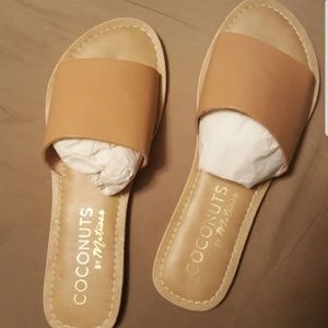 Coconuts sandals 7
